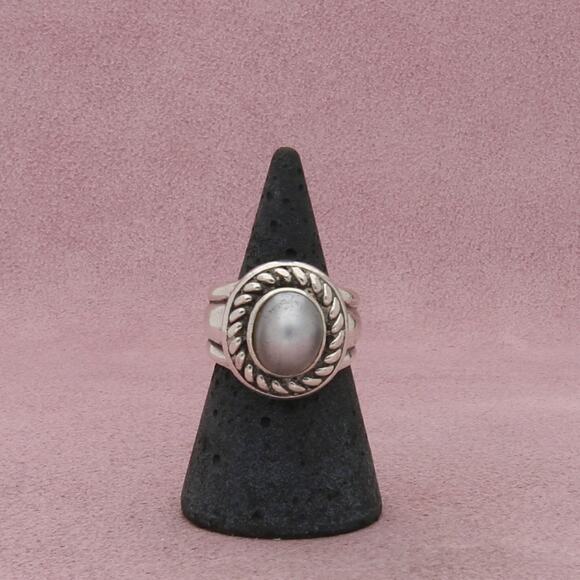 Sterling Jewelry - sterling silver braided grey pearl ring size 7